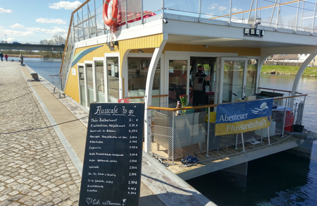 Urlaubsnachrichten: Neues Gastro-Schiff an der Peene